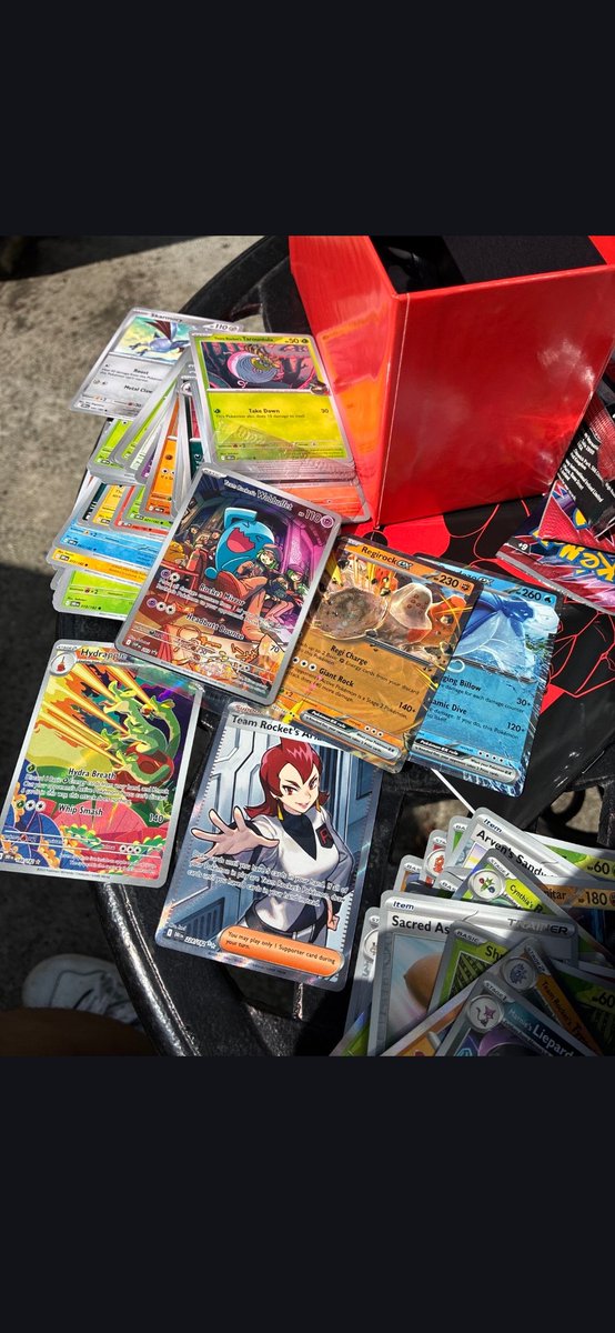 AngelCe93213392's tweet photo. @pokehuntdotfun @BestBuy Opened 1 and keeping 1 sealed the 1 we opened was rough https://t.co/OuVujZKzw9