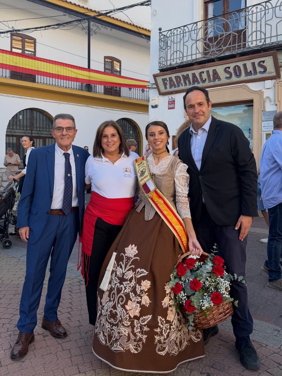 JoseMartinBuroM's tweet photo. Un verdadero placer compartir con los vecinos de Minglanilla el arranque de sus Fiestas del Cristo de la Salud. 

Desde la emotiva ofrenda floral hasta el gran pregón de Rogelio Pardo, tan querido por todos, se nota el orgullo y el empuje de este gran municipio. ¡Felices fiestas! https://t.co/1vnLUn6d41