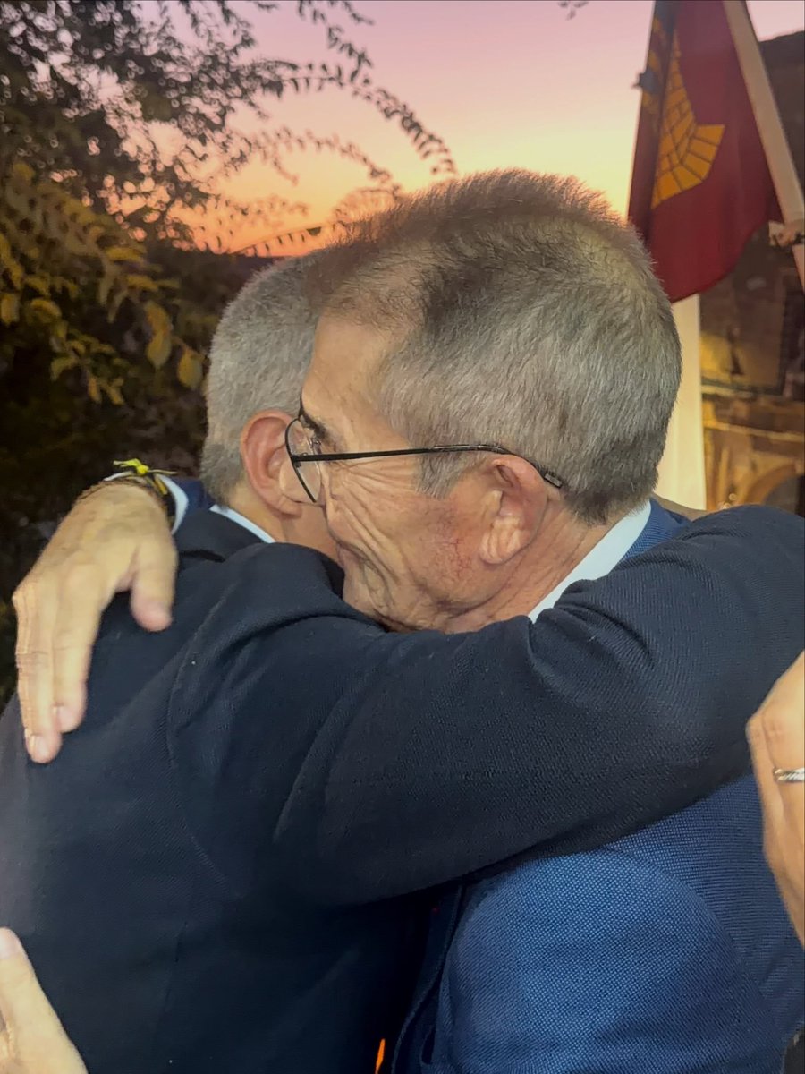 JoseMartinBuroM's tweet photo. Un verdadero placer compartir con los vecinos de Minglanilla el arranque de sus Fiestas del Cristo de la Salud. 

Desde la emotiva ofrenda floral hasta el gran pregón de Rogelio Pardo, tan querido por todos, se nota el orgullo y el empuje de este gran municipio. ¡Felices fiestas! https://t.co/1vnLUn6d41