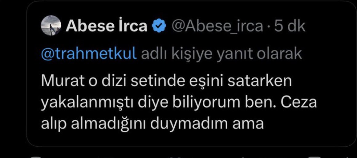 muratagirel's tweet photo. “Murat o dizi setinde eşini satarken yakalanmıştı.”

‘’Murat’ın karısı fuhuştan ceza aldı.”

Daha önce çocuklarıma yönelik tecavüz içerikli, insanın aklının dahi alamayacağı paylaşımlar yaptılar.

Şimdi hedefte hayat arkadaşım var.

Peki bunu yapan kim?

“Abese İrca” takma adlı hesabı kullanan Niyazi Canbaz. Hakkındaki uyuşturucu dosyası ve geçmişi ayrıca ortada. Bunların belgelerini gerektiğinde ilgili mercilere de sunacağım.

Peki sebebi ne?

Gazetecilik.

Gökçek dosyasını anlattıktan sonra sistematik bir saldırının hedefindeyim. Hakaret ettiler, küfür ettiler, iftira attılar. Bugüne kadar yapılanların tamamını tek tek kayıt altına aldım ve savcılığa taşıdım.

Ancak bu kez başka bir sınır aşıldı.Paylaşımlara bakın.

“Murat o dizi setinde eşini satarken yakalanmıştı.” “Murat’ın karısı fuhuştan ceza aldı.”

Bu ahlak yoksununun paylaşımları ile kendine gazeteci diyen aparatlar gün boyunca beni hedef gösterdiler.

Elbette suç duyurusunda bulunacağım.Ancak sözüm olsun umarım emniyet benden önce bu kişiyi bulur.
@adalet_bakanlik @abakingurlek @EmniyetGM @istanbulCBS @istanbul_EGM