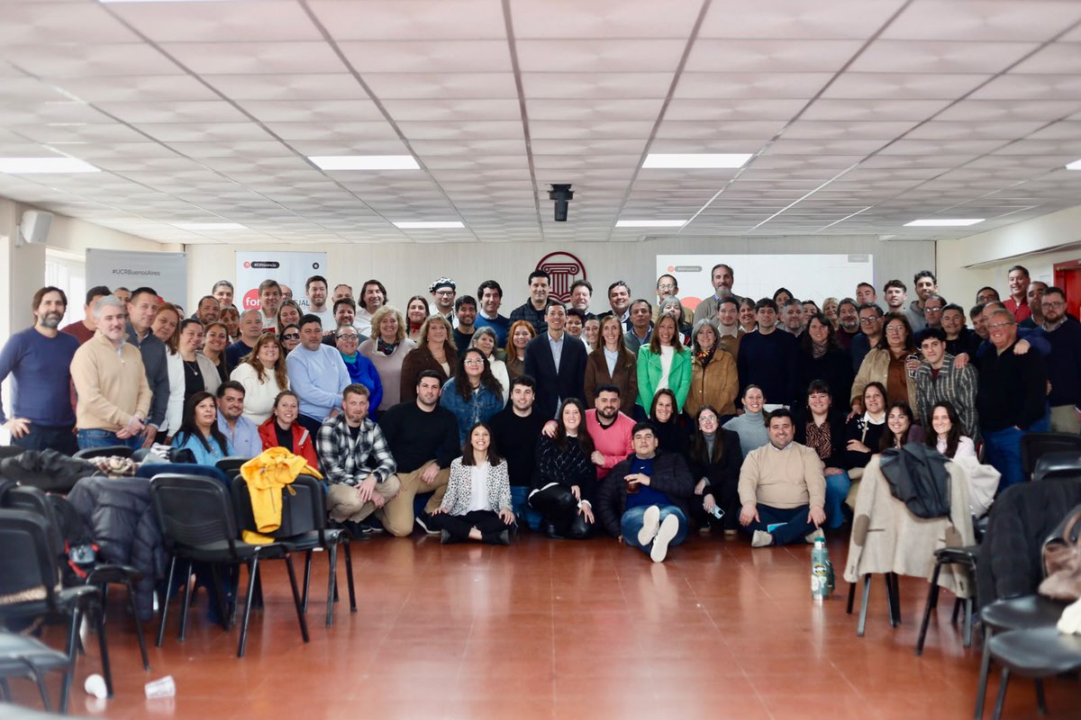UCRBuenosAires's tweet photo. Hoy constituimos el Foro de Concejales de la UCR bonaerense.

Cerca de 300 concejales de más de 100 distritos, unidos para trabajar en red, construir una agenda común y fortalecer al radicalismo desde cada municipio.

Más territorio, más participación y un #RadicalismoEnMarcha https://t.co/S59g7x288Z