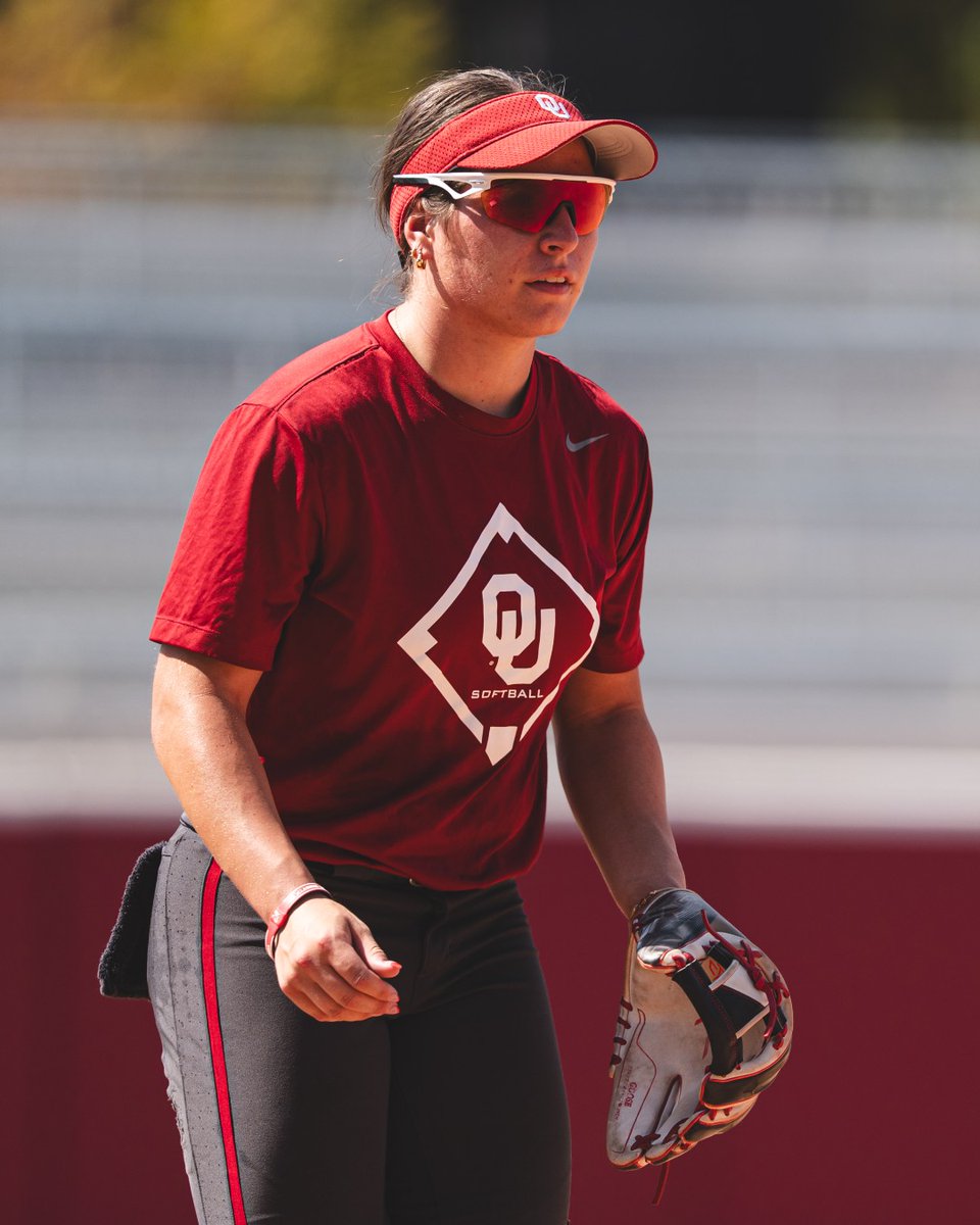 RawlingsSB's tweet photo. Watch out college softball. Goose has arrived. 

#TeamRawlings x @OU_Softball x @JulianaHutchens https://t.co/QNKKs5dJ0D