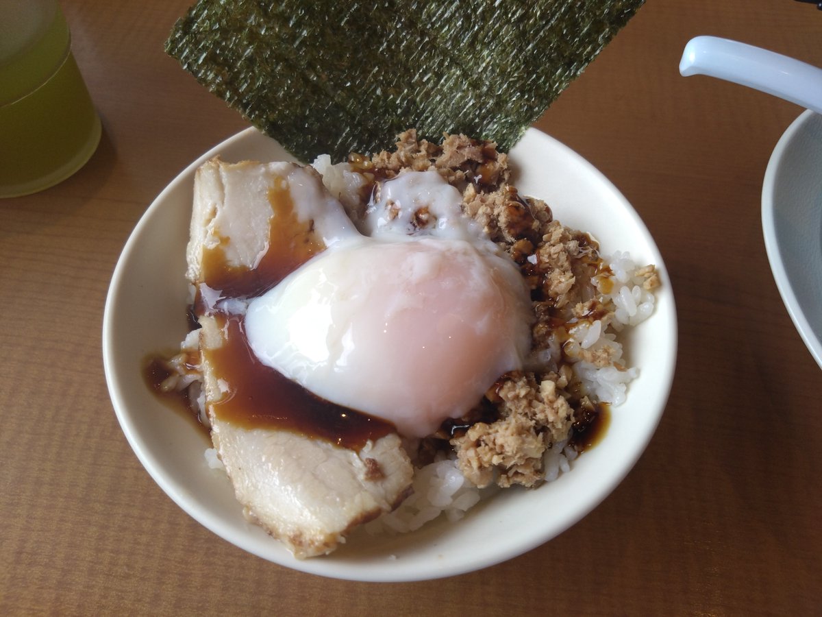 UmaimonH36303's tweet photo. 毎週通い詰める程ウマい​丸源ラーメンの肉そば🍜✨
​もみじおろしのアクセントとコク旨スープが最高なんだよね！
大沢あかねさんのCMを見るたび、美味しそうに食べるウチの息子も共演させたいと思っちゃう笑
​みんなの推しメニューもコメントで教えて！👍
​#丸源ラーメン
#つくば
#ラーメン
#飯テロ https://t.co/JDnLEGEw6y