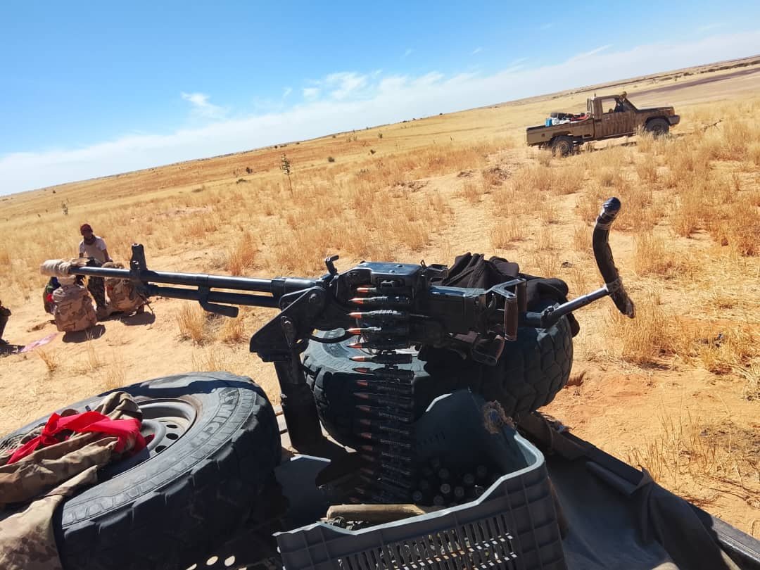 Hamidag8's tweet photo. Message destiné à ceux qui mènent les opérations militaires sur le terrain (#FAMAs @DirpaFa , Ex-MSA @msaazawad1 et Ex-GATIA)

                         السلام عليكم ورحمة الله وبركاته
As-salamu alaykum wa rahmatullahi wa barakatuh.

🙏Ne brûlez pas la nourriture des gens. 
🙏Ne brûlez pas leurs maisons. 
🙏Ne détruisez pas ce dont les familles innocentes ont besoin pour survivre. 
🙏Nous savons ce que cela fait de perdre nos foyers, notre nourriture, notre sécurité et notre dignité. 
🤕Nous avons vécu cette souffrance nous-mêmes, et nous ne voulons pas ressembler à ceux qui nous ont fait du mal.
👉Nous voulons être meilleurs que cela. 
👉Nous voulons récupérer notre terre, retrouver notre dignité et protéger notre peuple, sans cruauté, sans injustice et sans verser le sang interdit. 
👉Nous voulons pouvoir dire avec fierté : voici nos hommes, nos fils, nos frères et nos pères, et ils ont défendu leur peuple sans perdre leur humanité, leur honneur, ni leur crainte d'Allah. 
🤲Qu'Allah protège les innocents et garde nos mains éloignées de l'injustice. Amin.🤲🤲🤲🤲🤲
#Ménaka #Mali #Sahel #Azawad