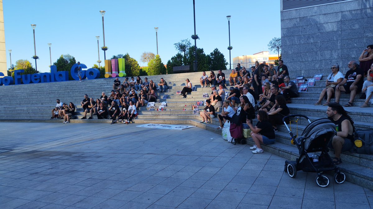 Zomwis_2015's tweet photo. TOROS VIVOS Y LIBRES
Di NO a los festejos taurinos en Fuenlabrada
VELADA ANTITAURINA
EN HOMENAJE DE LOS ANIMALES 
PEÑA ANTITAURINA FUENLABRADA
NINGUNA TRADICION X ENCIMA D L RAZON
Sábado 12 septiembre 19:00h
Pza de la Constitución #Fuenlabrada
#VeganismoEsJusticia
#StopEspecismo https://t.co/oaSsEXjWfs