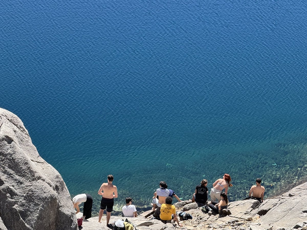 pzbaldetena's tweet photo. Q triste ver como gente no respeta las normas de la frágil montaña q tenemos, masificación, baños, basura en entorno natural, a ver señores por llamaros con esa educación q vosotros no tenéis eso no es un parque de atracciones.
Sanciones muy gordas YA

#StopBaño
#MenosBasura https://t.co/vQVzfGk894