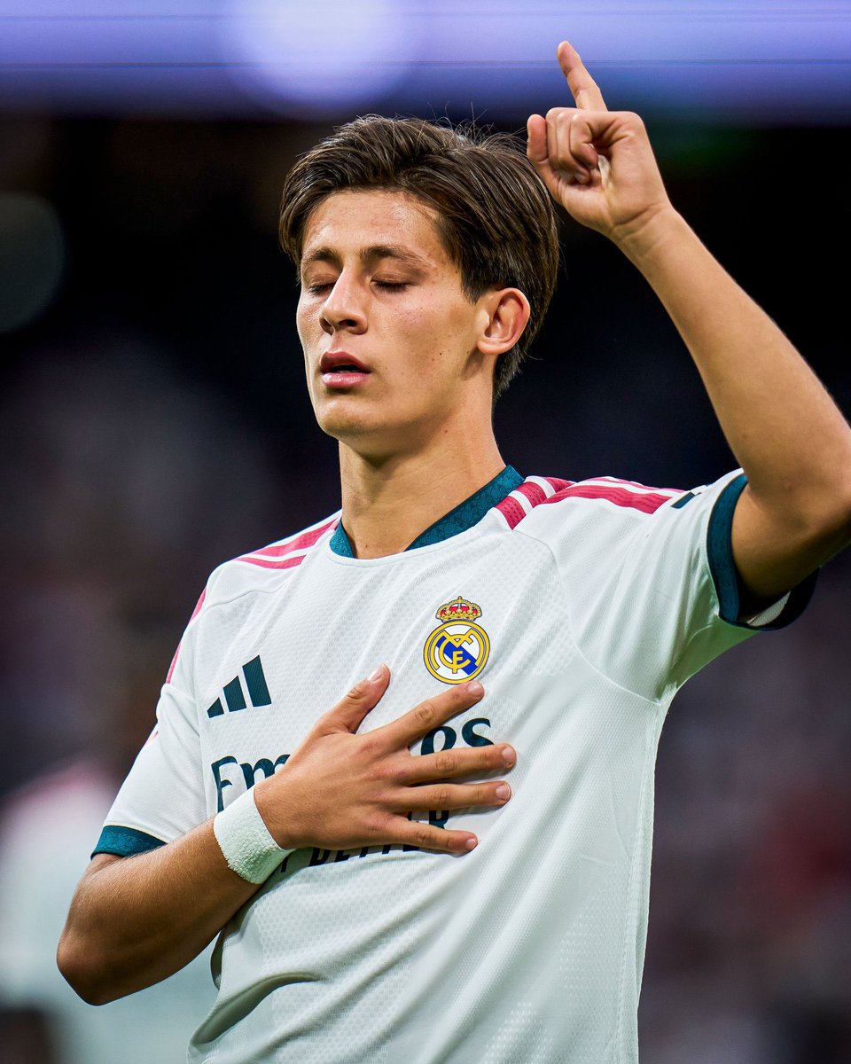 r_l70r's tweet photo. ليلة من ليالي البيرنابيو الساحرة
مبروك مدريديستا والقادم أجمل بإذن الله

هلا مدريد دائمًا وابدًا 🤍 https://t.co/nXahQiEXNC