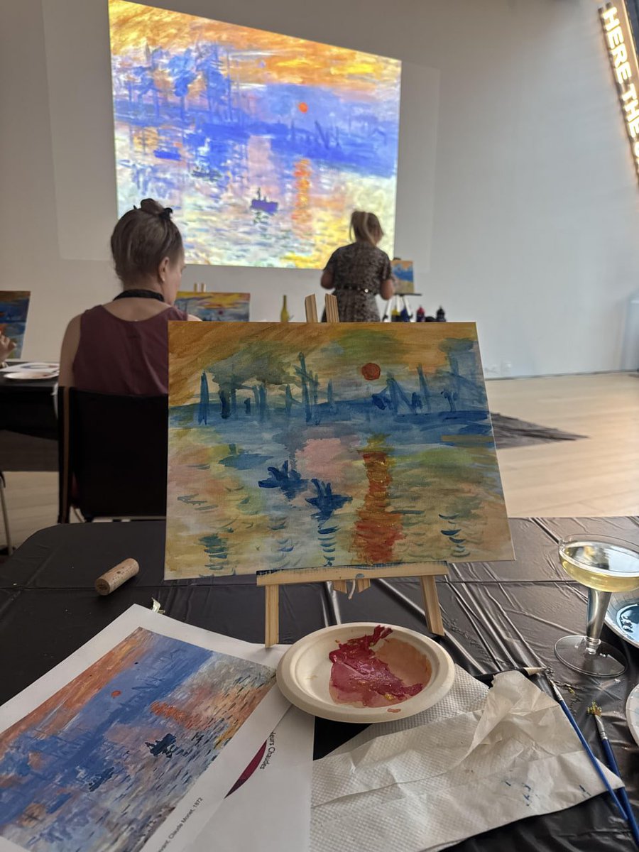 Ariacqca's tweet photo. Spending my weekend creating something beautiful, one brushstroke at a time. 🎨🤍 https://t.co/zcuZM66K08