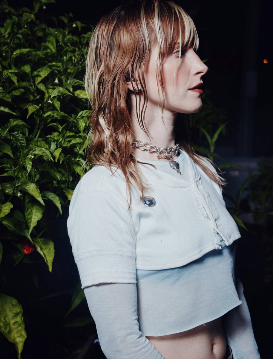 SOTSPodcast's tweet photo. Hayley Williams is flawless in new photo.

📷 Zachary Gray https://t.co/7lNeXGNwII