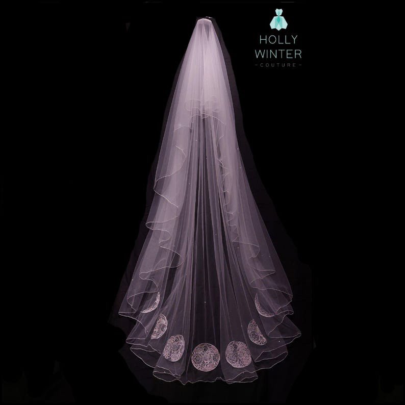 pmamtraveller's tweet photo. "This Is Not a Phase" wedding veil by Holly Winter Couture, with metallic silver and ivory embroidery of the lunar cycle along the bottom edge https://t.co/UxqN1bPstQ
