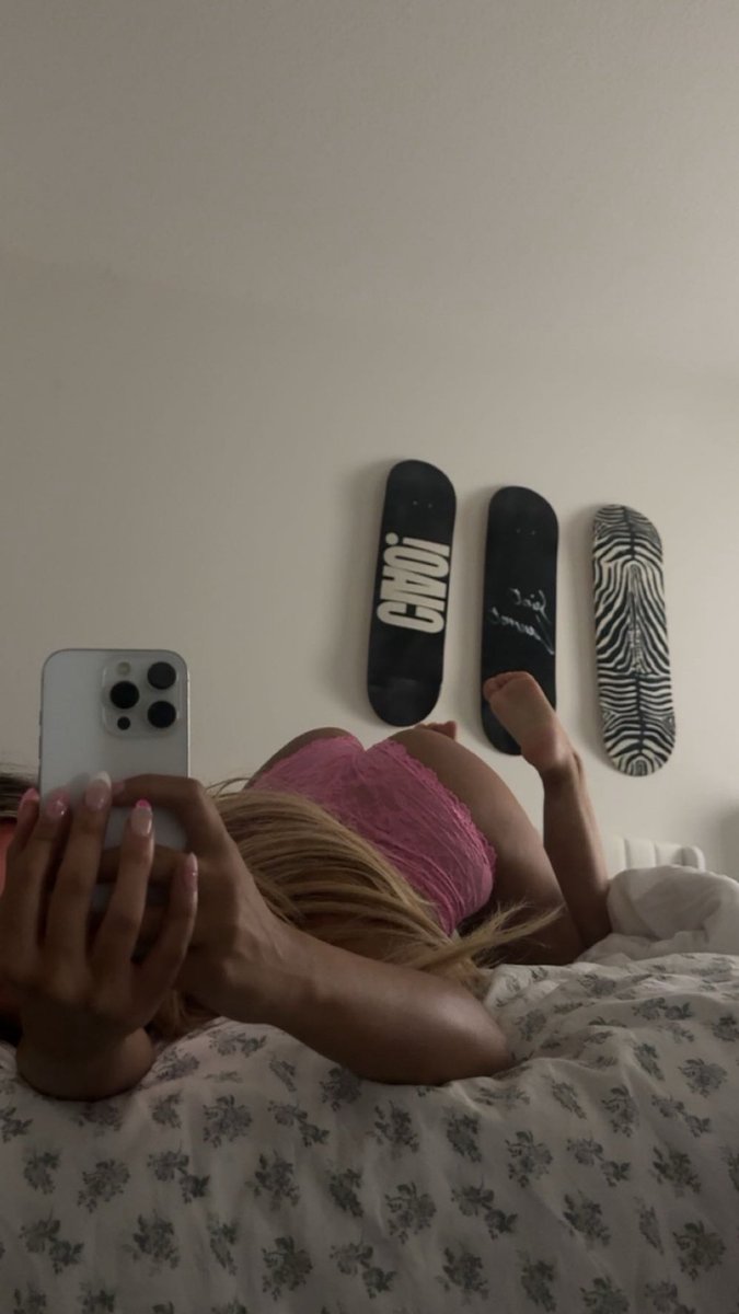 dollygirlxox's tweet photo. ciao !
#feetworshi̇p #archpic #petite #blonde #horny #nsfwtwtًً #daddysgirl #daddy #spoilme #agegap #cnc #somno #booty #wataa #dmsopen https://t.co/1XYgqyPyLy