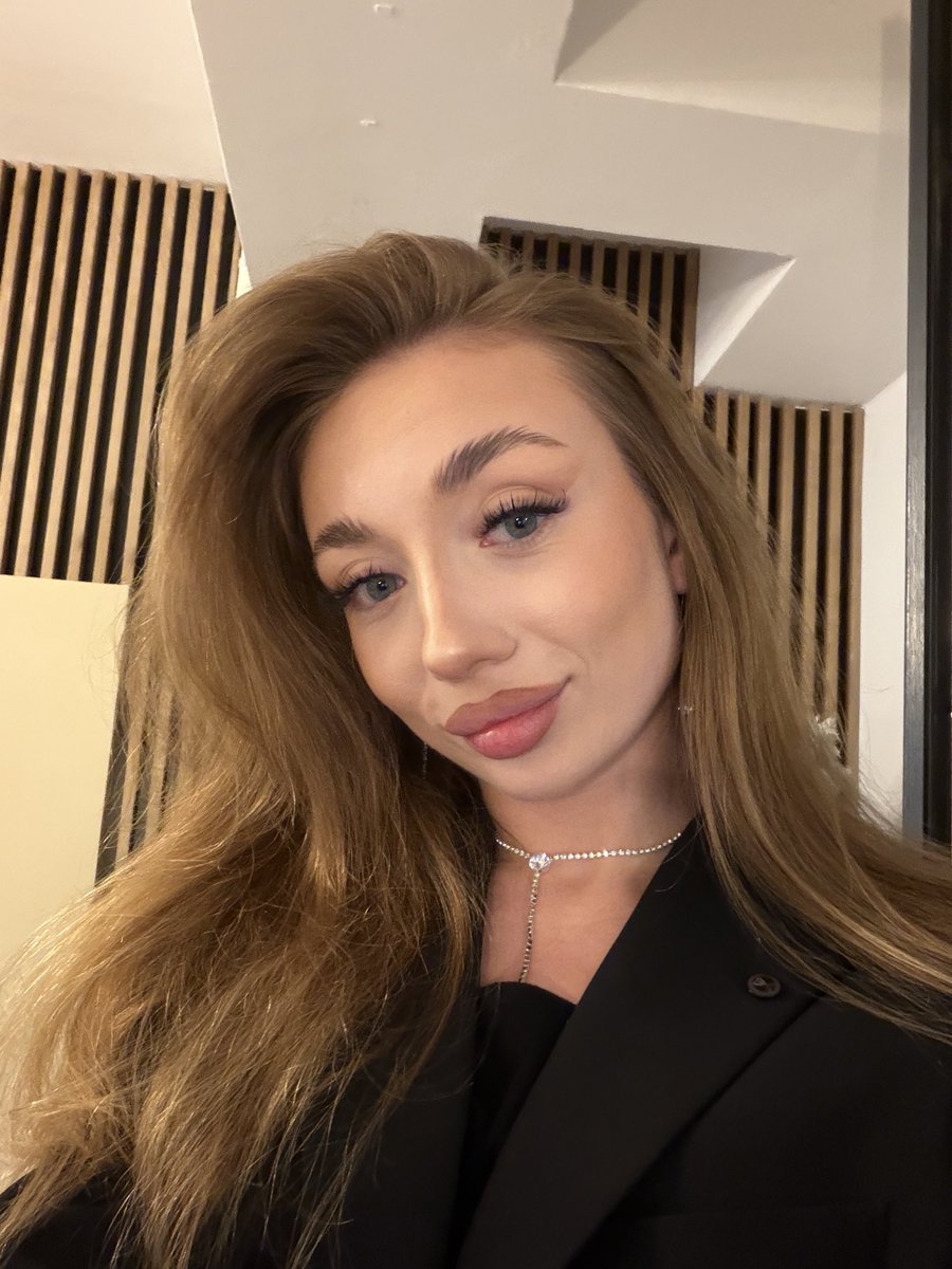 Joliennex's tweet photo. Where am I going tonight???
Somewhere that notices the eyes first.
#blackoutfit #ootn #mirrorselfie #blonde #blueeyes #tights #nightlook #glam https://t.co/GRCedn5SWK