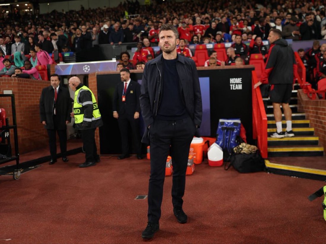 UTDTrey's tweet photo. Chelsea useless 
Liverpool useless 
Spurs useless 

The faith of the world rests on one man to stop Arteta from dominating this league ❤️ https://t.co/o5KnxnOyrf