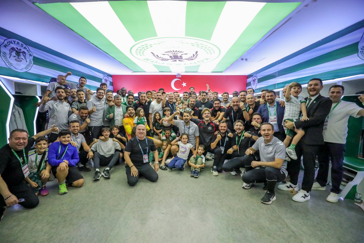 konyaspor's tweet photo. ANADOLU'NUN HÜKÜMDARI! 💚🤍 https://t.co/yqD52lvURN