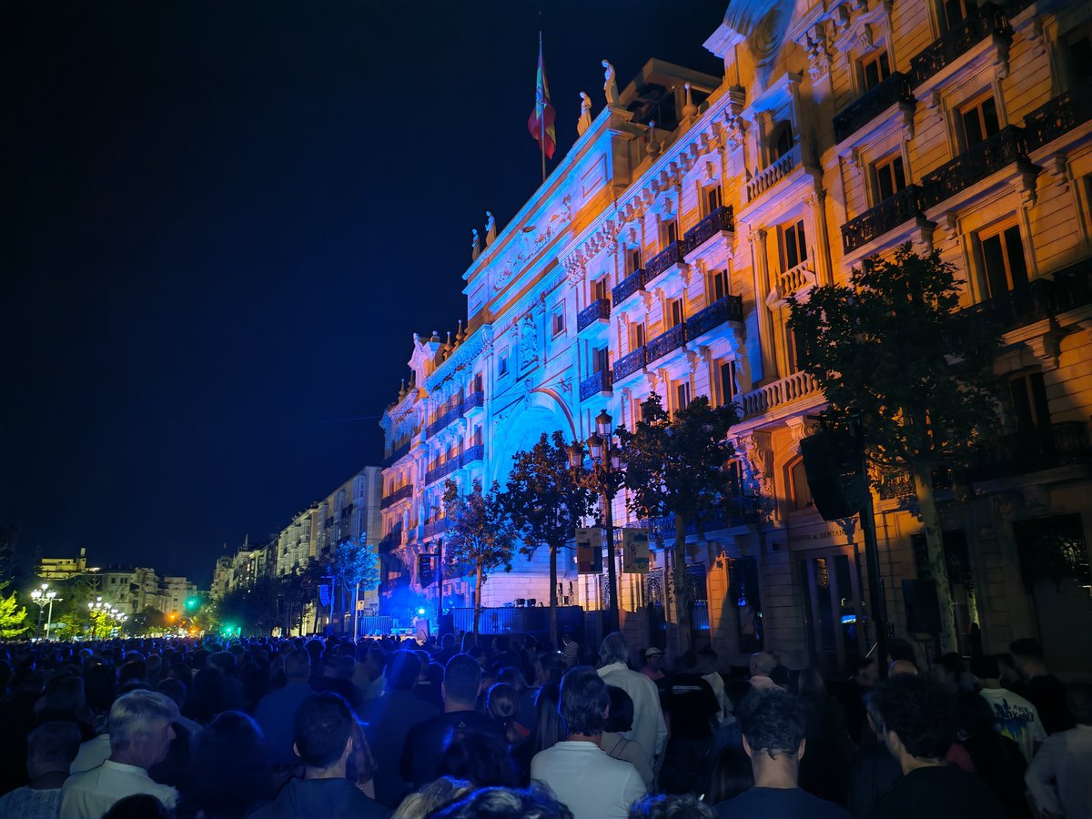 Pitusa94's tweet photo. Faro Santander #Farosantander
Esperando el encendido de las 23:00! https://t.co/Q6Zh8M9l16