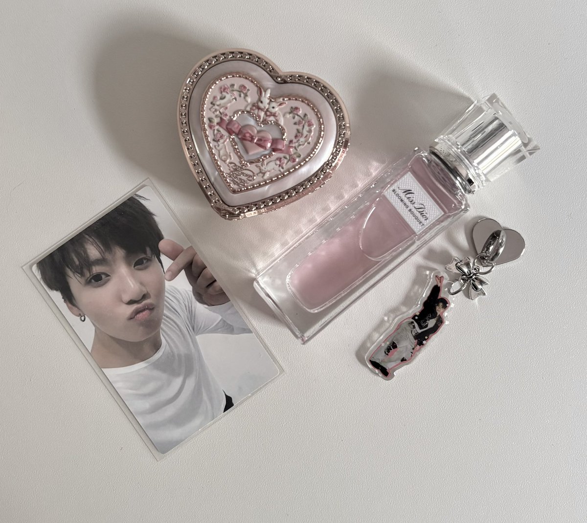 goopcakes's tweet photo. i love jungkook and pink <3 https://t.co/j9OFkJDcbT