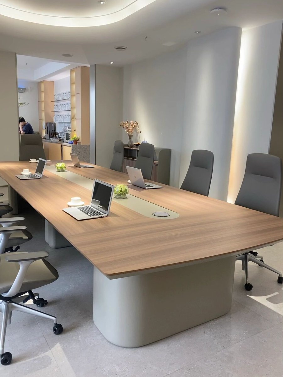 amird669297's tweet photo. Spent the afternoon collaborating with the design team to tweak the client campaign’s core visuals – fresh drafts are ready for review tomorrow! #WorkDaily #Teamwork https://t.co/DbDU3dxlH7