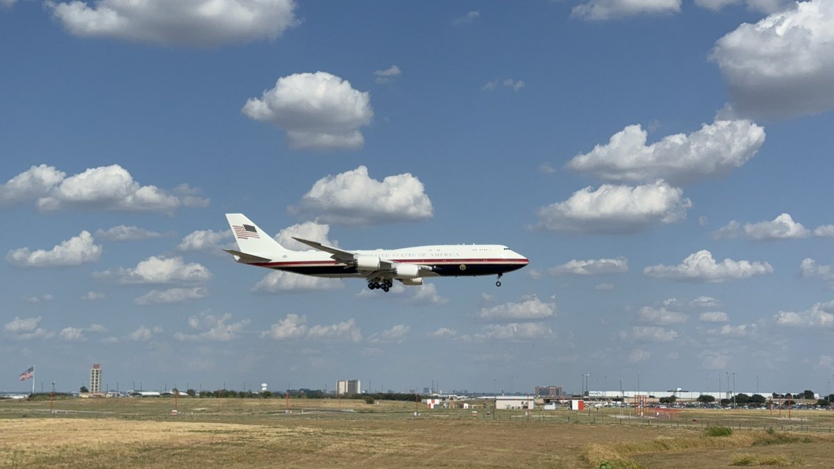 chad_ecklund's tweet photo. Photos I took of the new Air Force One landing at DFW airport on 9/9/2026!!! What an amazing aircraft!! https://t.co/UVuYOYRSvj