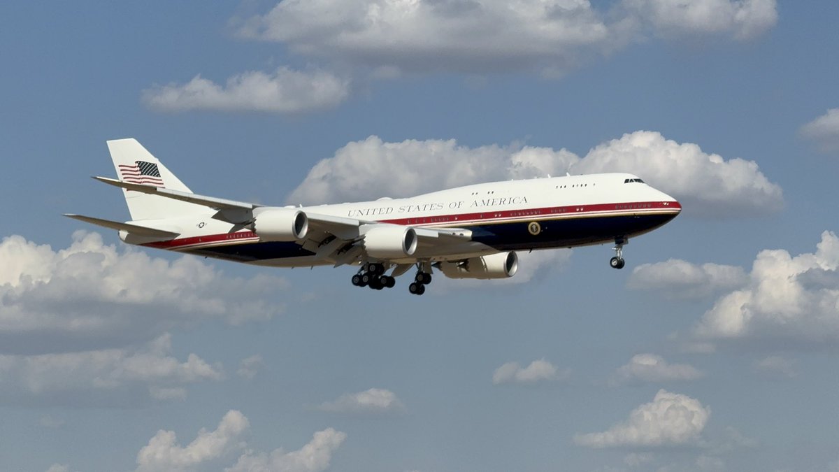 chad_ecklund's tweet photo. Photos I took of the new Air Force One landing at DFW airport on 9/9/2026!!! What an amazing aircraft!! https://t.co/UVuYOYRSvj