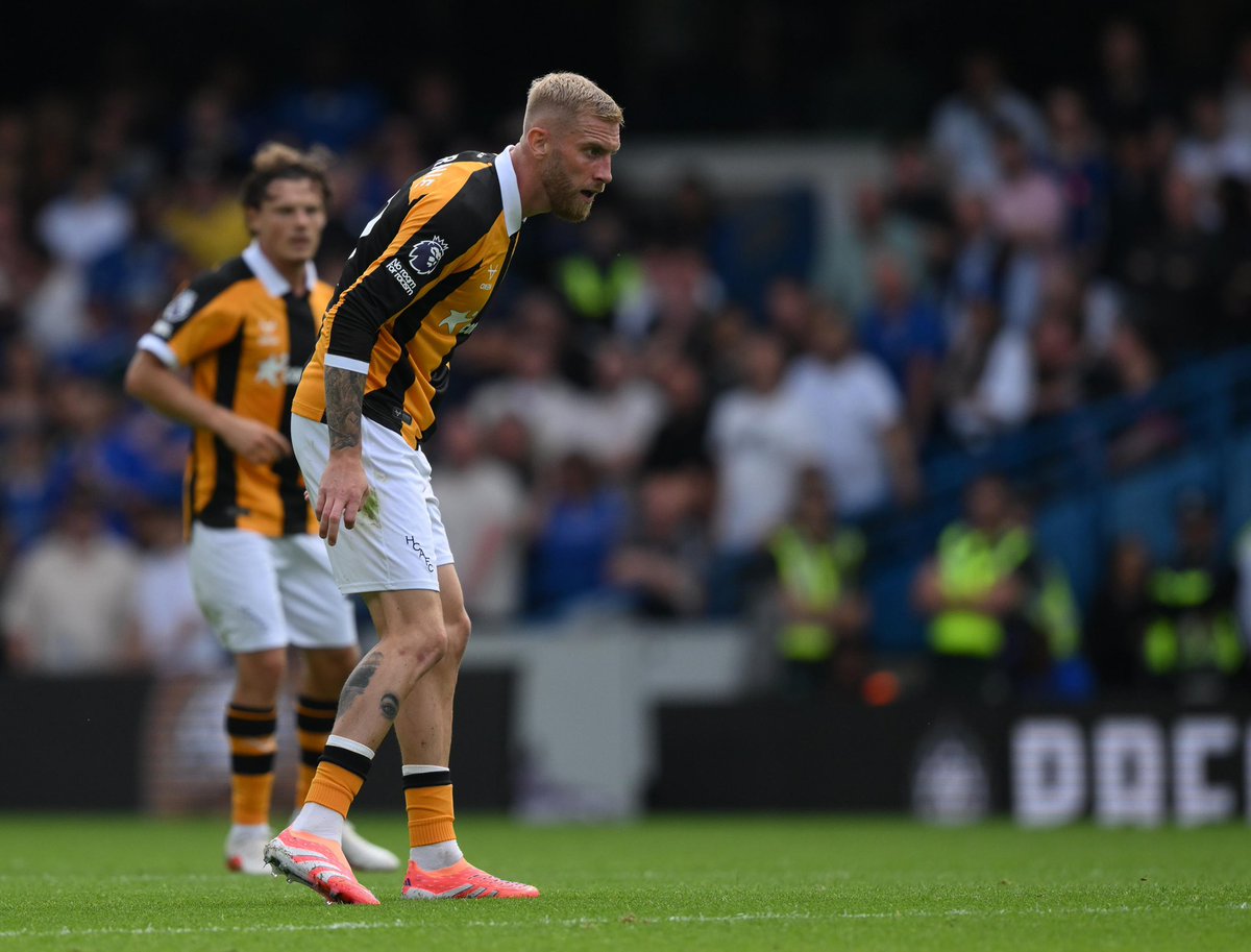 oli_mcburnie's tweet photo. Very proud day for me today, making my 100th Premier League appearance. If you’d told me as a kid that I’d one day reach 100 appearances in the Premier League, im not sure id have believed you. Even prouder to be a part of this team. These boys are brilliant, still unbeaten🐅🧡🖤 https://t.co/GYR8Ehr6wO