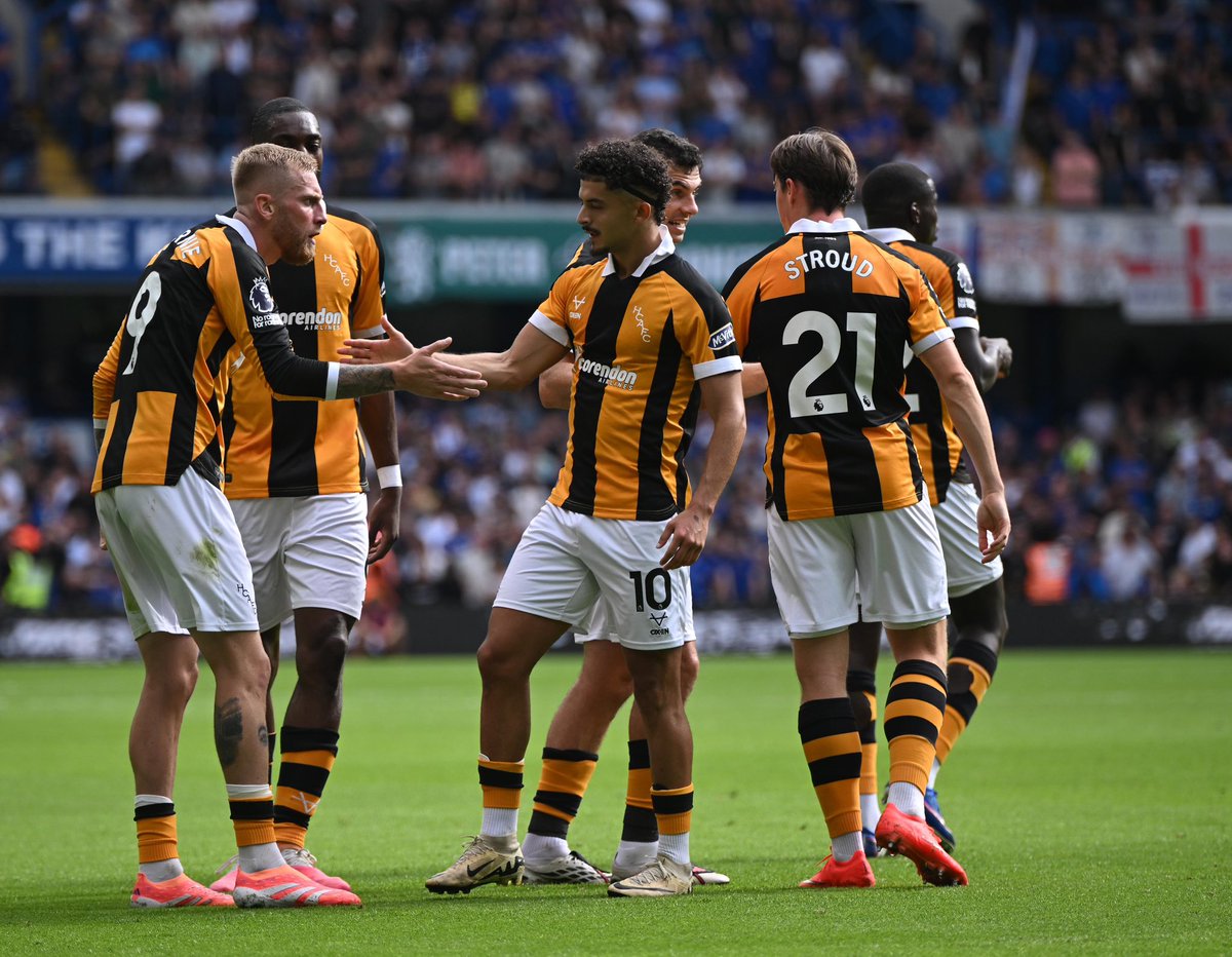 oli_mcburnie's tweet photo. Very proud day for me today, making my 100th Premier League appearance. If you’d told me as a kid that I’d one day reach 100 appearances in the Premier League, im not sure id have believed you. Even prouder to be a part of this team. These boys are brilliant, still unbeaten🐅🧡🖤 https://t.co/GYR8Ehr6wO