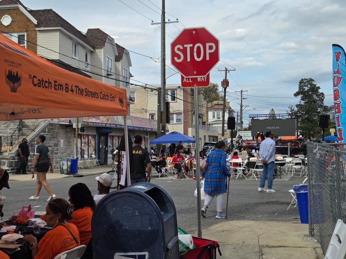 PPDInspJThomas's tweet photo. My heart is full! A big shoutout to the Men Who Care of Germantown for hosting their 8th Annual Community Outreach Festival. Great seeing so many familiar faces. Special thanks to Councilwoman Cindy Bass for  helping coordinate such a great community event! https://t.co/z8jols7gXR