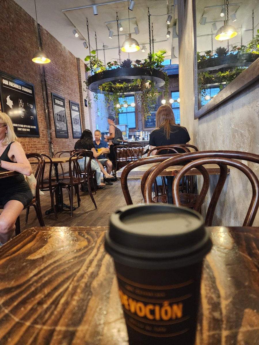 nyc5151's tweet photo. Devocionの内装も好きだし、コーヒーも美味しい☕ 土曜の朝の落ち着く時間👍 https://t.co/vTBypagC74