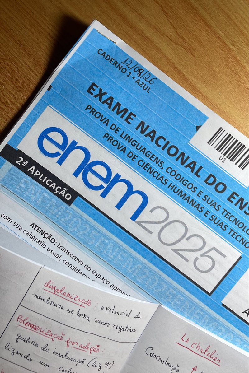 Leticianamed's tweet photo. Fiz o Enem 2025 ppl dia 1 hoje, gostei da prova. Humanas tá bem mais tranquilo do q o regular e não teve questões testes na prova de linguagens https://t.co/Bd7M8xlhn2