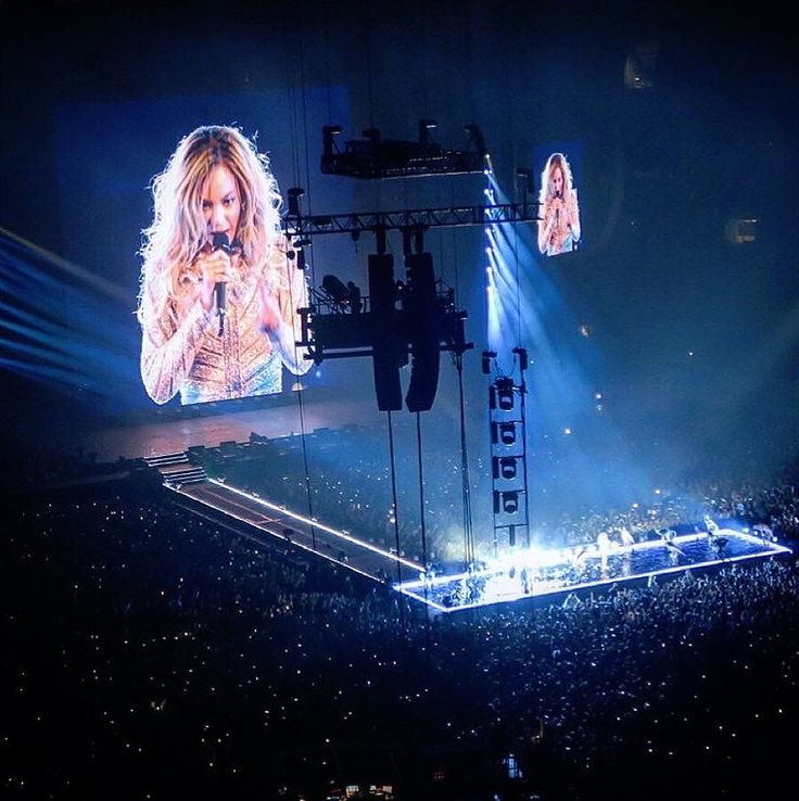 beytrash's tweet photo. today im honoring yoncé’s glorious FWT amsterdam show side part + blowout, neal did his biggest one here (july 2016) https://t.co/5h366B1tWz