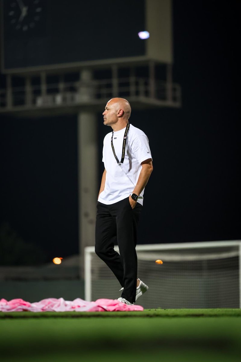 andresiniesta8's tweet photo. Muy feliz por la victoria y, sobre todo, por el gran trabajo y esfuerzo de todo el equipo.

Seguimos sumando experiencias, creciendo y aprendiendo cada día. Trabajar durante la semana, preparar cada detalle y ver cómo todo ese trabajo se refleja después en el partido es una sensación única.

¡Seguimos! Vamos Gulf!!  💪⚽⚪️🔴🔵

Really happy with the win, but even more proud of the hard work and effort from the whole team.

We keep learning, growing and gaining experience every day. There’s no better feeling than working on things all week and then seeing them come together on the pitch.

We keep pushing! Come on, Gulf!💪⚽⚪️🔴🔵