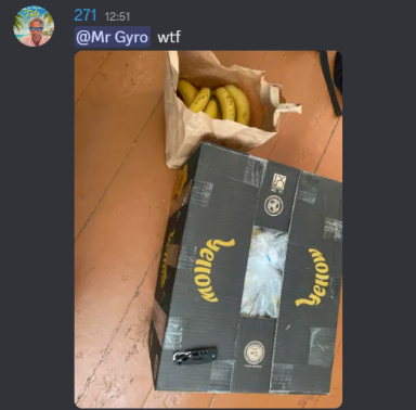 lootdotgg's tweet photo. User shipped a single banana. We sent him 20 kilos. 🍌 

Deliver to your home, or sell your loot as crypto. https://t.co/c9VTd6poPm
