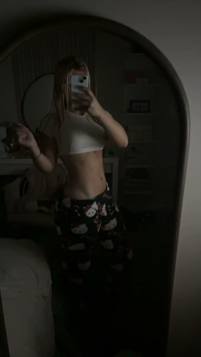 maceyskyexx's tweet photo. Talk to me boyyy xx💕 https://t.co/FQ5VyfRfco