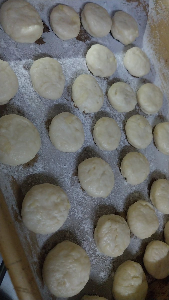 LoreM_81's tweet photo. Sabado de scones. 😋 https://t.co/FOsATaMKGJ