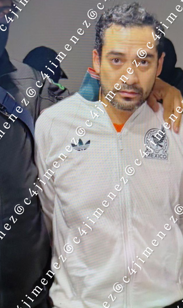 c4jimenez's tweet photo. EL FALSO DIRECTOR GENERAL de la UNIDAD de INTELIGENCIA FINANCIERA
Es identificación apócrifa de la @Hacienda_Mexico q usaba Mario de la Fuente Zeind para hacerse pasar como alto mando en la UIF.
Pedía cantidades millonarias -según él- para desbloquear o bloquear cuentas.
Todo era una farsa.
La @SSPCMexico y @FGRMexico ya lo tienen.
Si lo reconoce, denúncielo.