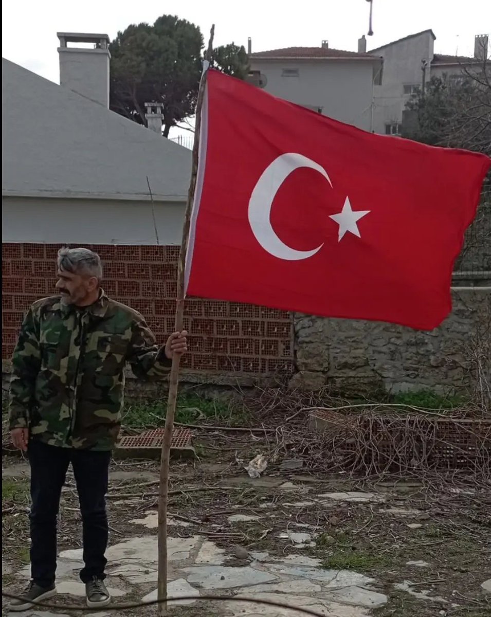 idrisTugunmus12's tweet photo. "Bahçeli" villalardaki ihanetinizi sıvasız evlerin Şehitleri yıkacak!
#HainsizTürkiye #TeröreBoyunEğmeyeceğiz 
#AbdullahÖcalanYargılansın https://t.co/vLFryMEoMM