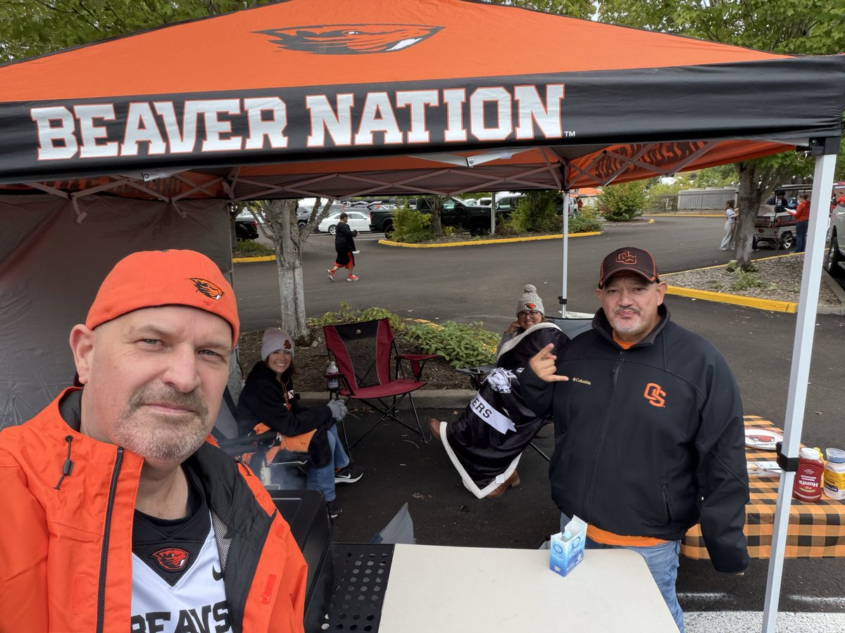 TheWitcher702's tweet photo. Tailgating before the game!! Love my Beavers 🦫 

Dam 🦫 Proud!

#GoBeavs https://t.co/20pc4iKkdW