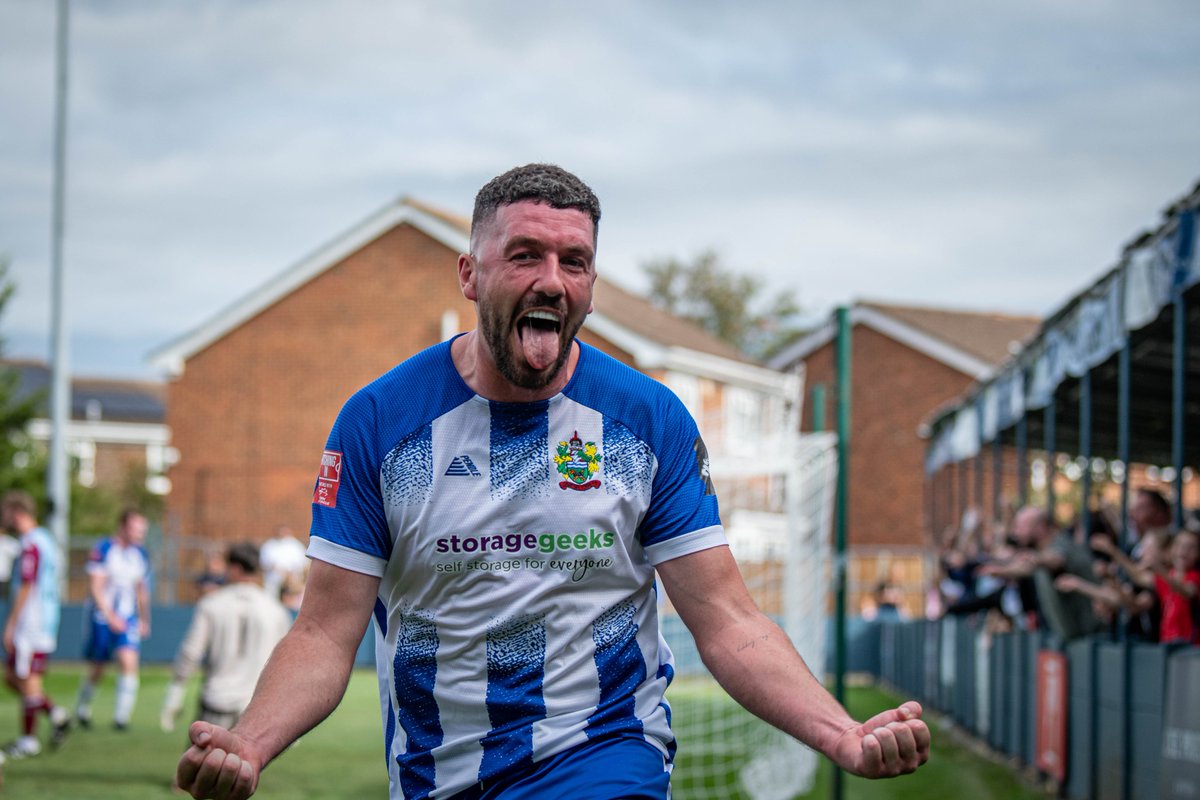 GRTPhotography's tweet photo. @HanworthVillaFC @TheCurfews @SouthernLeague1 @garyabs @drfc_official @Argyle @CarshaltonA_FC @EmiratesFACup @surreyfa 2026/27 Season Thread - Match 14

@TheCurfews 5 vs 0 @MalvernTown1946
A real statement of intent from Chertsey, with a stunning performance from start to finish. One of the best food offerings around as well.  

Match album here: https://t.co/E9MFsmxbUw https://t.co/2u6FwdvpJb