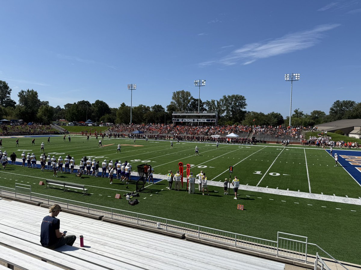 UWSPFootball's tweet photo. Underway from Hope College

#AboveTheLine | #DawgDNA🧬 https://t.co/dNgbPhhAtP