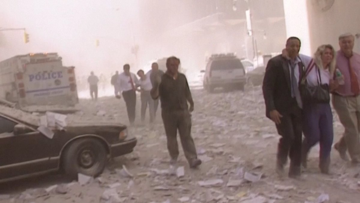 andresrepetto's tweet photo. 🚨 ¿SABÍA LA CIA LOS PLANES DE AL QAEDA?

En las últimas horas se conocieron datos de partes de los archivos de inteligencia sobre las advertencias que se les dieron años antes de los ataques a los presidentes Clinton y Bush.

Al Qaeda ya había atacado de forma simultánea dos embajadas en África, Kenia y Tanzania. La advertencia afirma la posible utilización de aviones con explosivos para atacar ciudades estadounidenses. Se mencionaba el accionar de miembros de la red terrorista dentro de los EE.UU.

El último aviso fue un informe titulado "Bin Laden decidido a atacar los EE.UU.", con fecha 6 de agosto de 2001.

#AlQaeda #BinLaden #EstadosUnidos #CIA