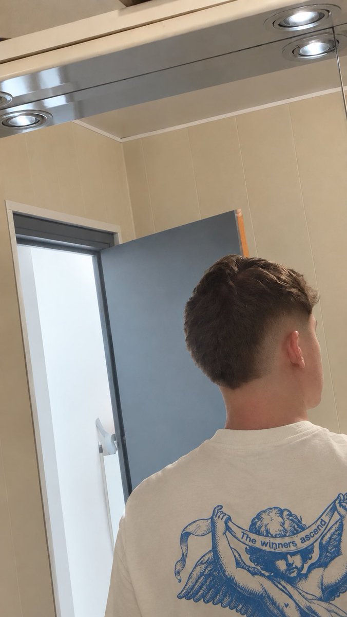 splonik's tweet photo. Venez rembourser mon coiffeur bande de soumises 

#dom #soumise #coupe #coiffeur #money #moneyslave https://t.co/tgn8bNX7Hh