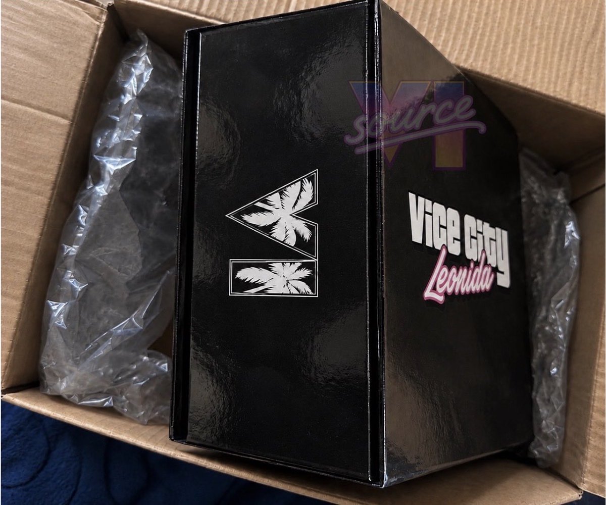 Dezl001's tweet photo. 🚨 New images have emerged appearing to give a closer look at the alleged GTA VI Collector’s Edition packaging that leaked earlier this week.

The images posted by a Reddit user show the same glossy black box and  branding across the top and side. https://t.co/0rO5KZOMp9