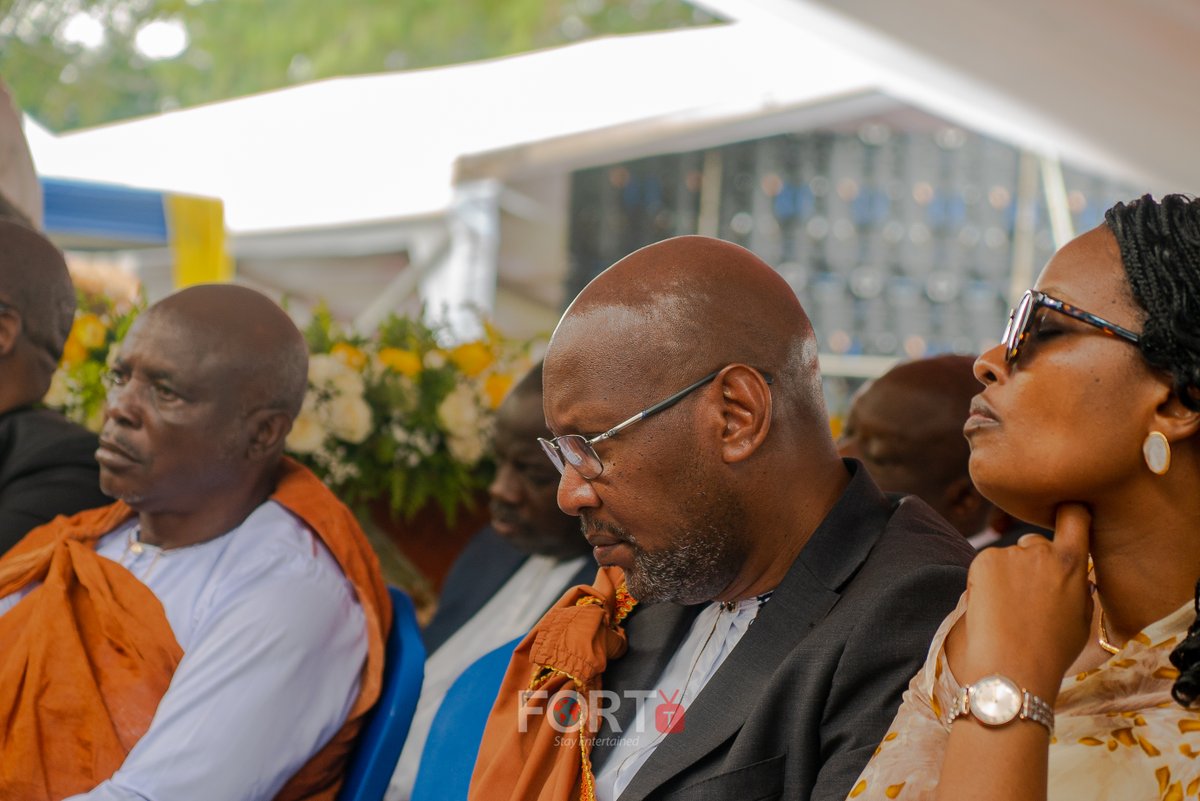 forttv256's tweet photo. FORMER TOORO PRIME MINISTERS JOIN MOURNERS AT KING OYO'S FINAL SEND-OFF.
📷ABIGABA DANIEL https://t.co/PEd4qCA36G