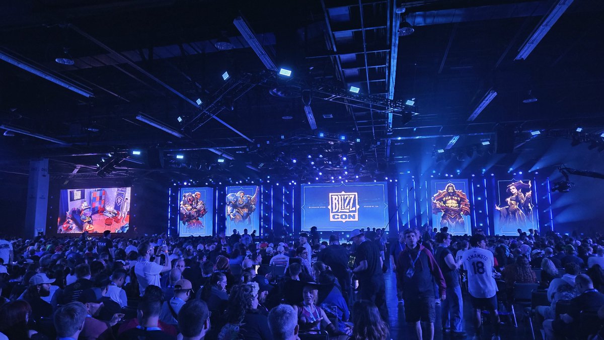 lavendervarya's tweet photo. HAPPY #BLIZZCON everyone!!!!! https://t.co/TufR3qkflG