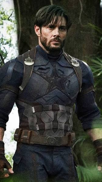 SteveRogers4d's tweet photo. 🛡️ Steve Rogers | 107 años | Earth-616 | 🇺🇸 Captain America
Vengador. Super-soldado. Caballero… aunque contigo podría saltarme alguna regla. 😉
💙 Rol abierto | Canon, AU &amp; OC
“Podria hacer esto todo el dia.” https://t.co/SxJtyRjjIu