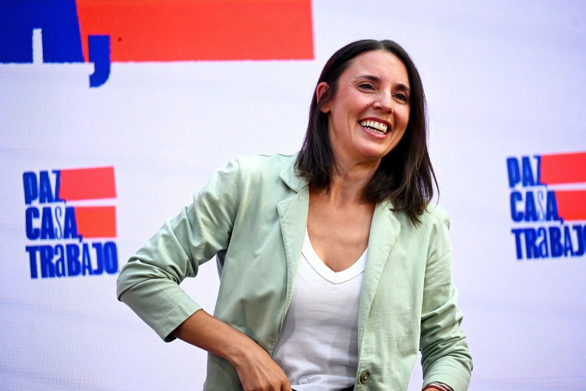 mpozueloc's tweet photo. 💜 Vivienda digna y asequible.
💜 Disminuir el coste de la vida. 
💜 Subir el salario mínimo.
💜 Reducir la jornada laboral. 
🤍 Paz.

E @IreneMontero será candidata a las elecciones generales para poder llevarlo a cabo. 

Y, por si alguien lo dudaba, planteando unas primarias abiertas para que la participación pueda ser lo más amplia posible. 

Orgullo de compañera!
Fotos de @DaniGagoPhoto
