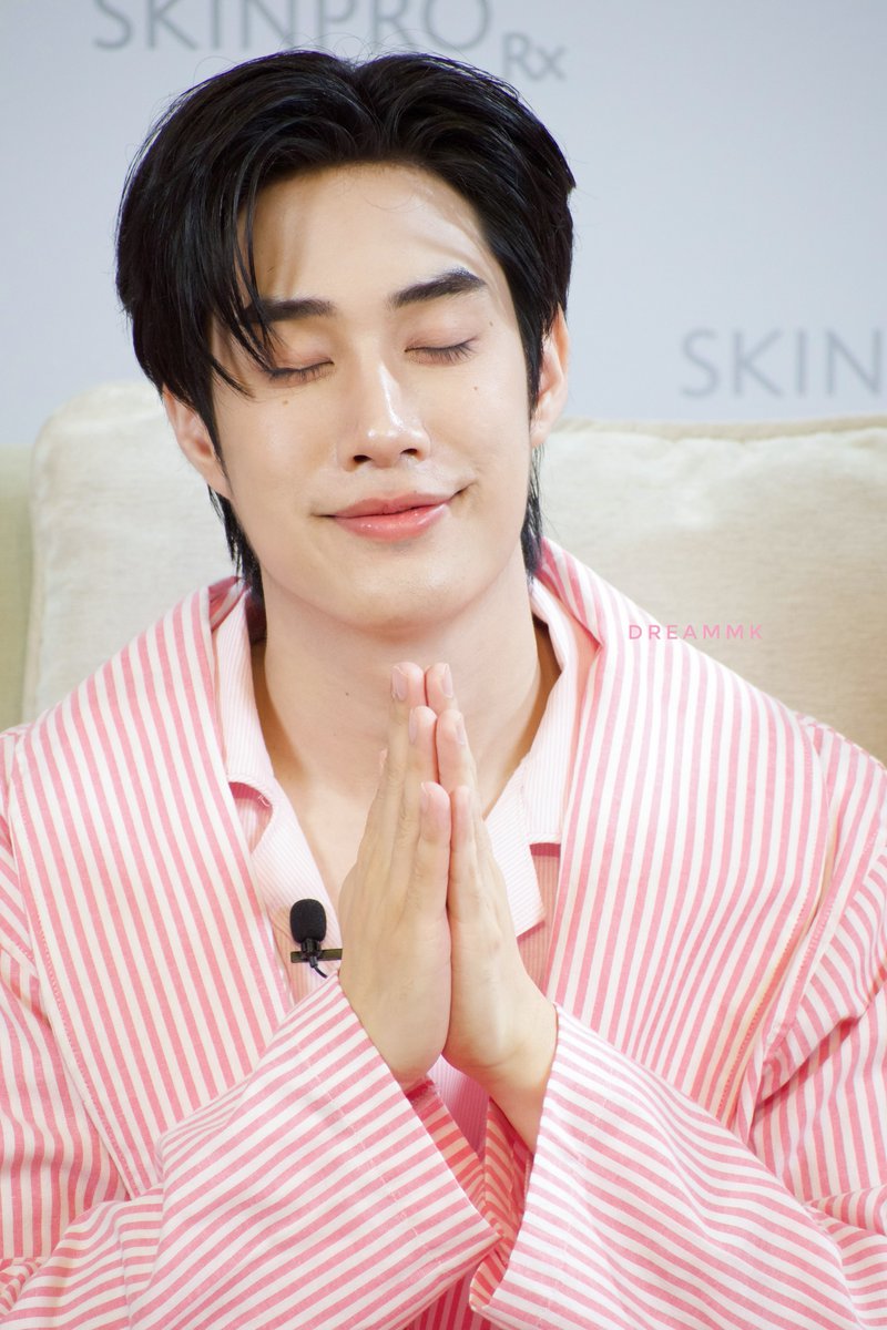 emflaek's tweet photo. Happy Birthdayนะครับลูกชายแม่🎂🤍✨

ขอให้ปีนี้เป็นปีที่ดีมากๆของเติ้ล ขอให้ทุกสิ่งที่เติ้ลตั้งใจทำค่อยๆสำเร็จไปทีละอย่าง ขอให้ได้เจอแต่เรื่องดีๆคนดีๆโอกาสดีๆ มีความสุขในทุกวัน ขอให้เติ้ลเก่งขึ้นเติบโตขึ้นในแบบที่เติ้ลต้องการและประสบความสำเร็จในทุกเรื่องที่เติ้ลฝันเอาไว้เลยนะครับ ไม่ว่าจะวันไหนหรือเส้นทางข้างหน้าจะเป็นยังไง ขอให้รู้ไว้ว่าตรงนี้ยังมีแม่อยู่ข้างๆเติ้ลเสมอ ถึงจะมาไม่ทันเดย์วันของเติ้ลแต่วันเกิดเติ้ลปีนี้แม่มาแล้วน้าาา จะคอยซัพพอร์ตให้ครบทุกก้าวของเติ้ลเลย ขอให้ได้ใช้ชีวิตอย่างที่เติ้ลอยากใช้นะครับ ขอให้ได้เป็นผู้ชายที่มีความสุขที่สุดในโลก อย่าลืมยิ้มเยอะๆนะครับลูก แม่รักเติ้ลน้าาาาา

TLE TURNS 28th
#28thMatimunBD