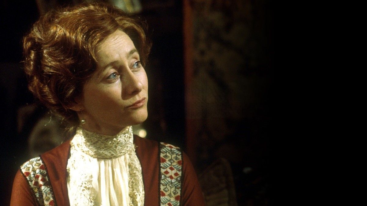 TalkingPicsTV's tweet photo. Louisa, grief stricken and on the edge of financial ruin, finds the will to carry on after reading a message from Charles.
Premiere: THE DUCHESS OF DUKE STREET (1977) 8pm #GemmaJones featuring #JuneBrown 'Where There's a Will' #TPTVsubtitles https://t.co/Q7w5zLas6W
