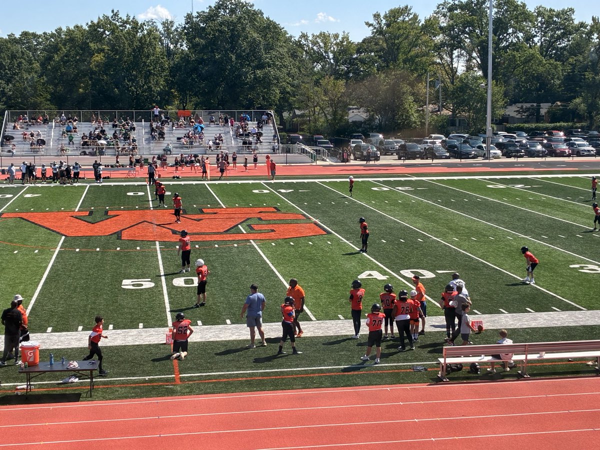 DubGFB's tweet photo. What better way to start off the weekend than with hosting the first ever Jr. Statesmen home game at the new Moss field! #DubG https://t.co/S9Rxiqa59h