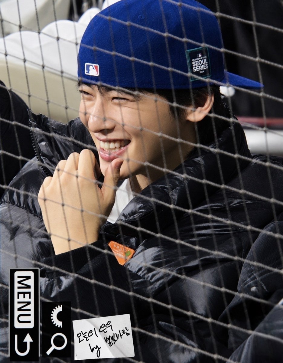 MsSallygirl_'s tweet photo. THE SMILEEEE 😭😭💙⚾️
Why is he so freaking adorable?! 

CTTO 📷 
#ChaEunWoo #차은우 #Dodgers https://t.co/CKiYGQEZ8H