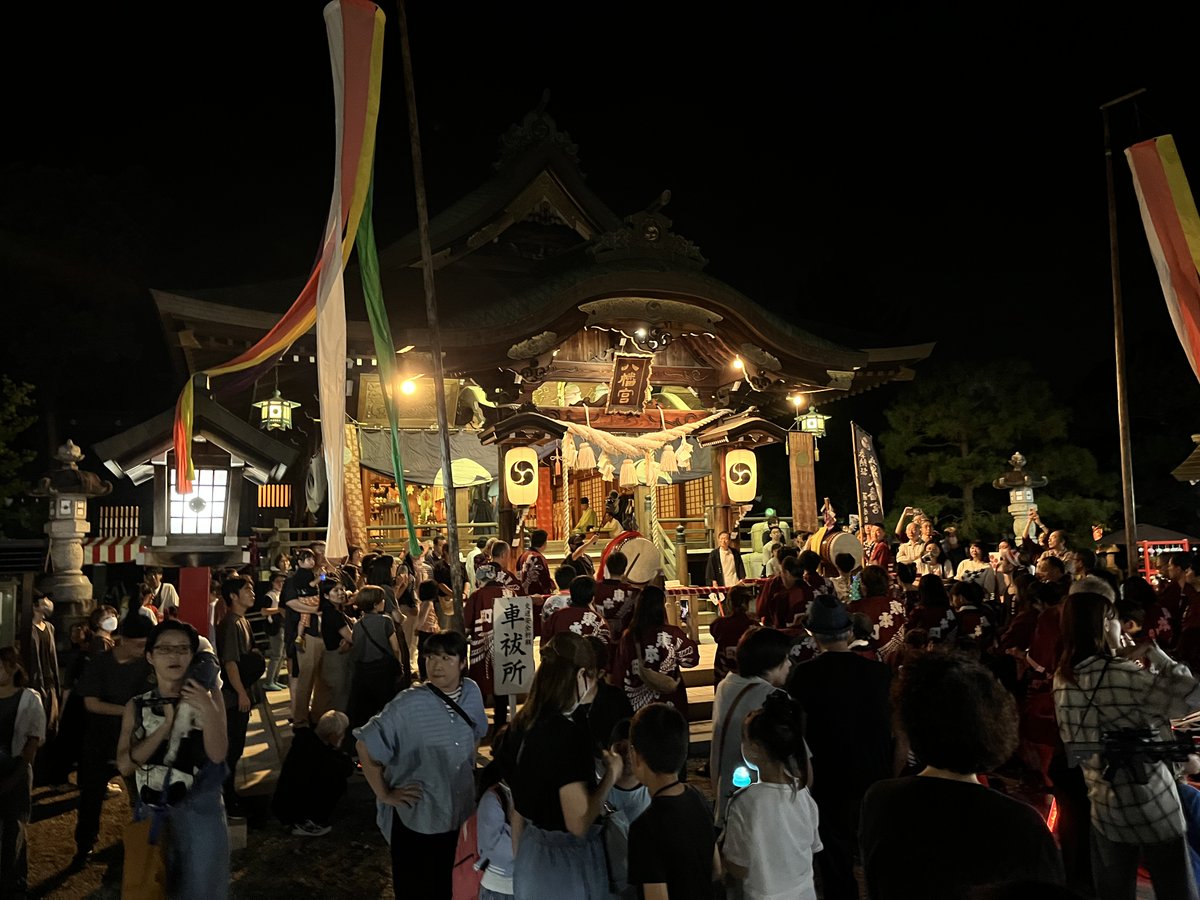 kaminariuo's tweet photo. 五泉八幡宮の秋季祭礼に行ってきた。今年は天気も良くて秋の例祭は山車も出るので思っていたより賑わっていた。ちょうど山車が宮入した時に行ったので人ごみの中を移動、やはり中高生や子供が多かった。明日も引き続き朝から山車の練り歩き、祭りの賑わいってやっぱりいいね。 https://t.co/SHHzmTb8hQ